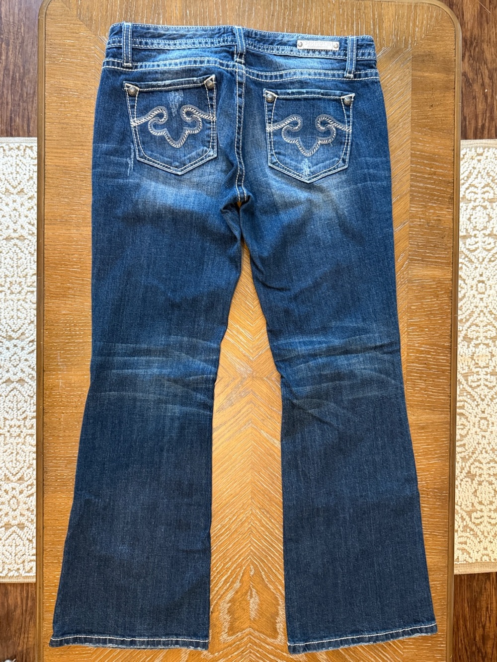 Rerock Embroidered Back-Pocket bootcut Jeans in Dark Blue